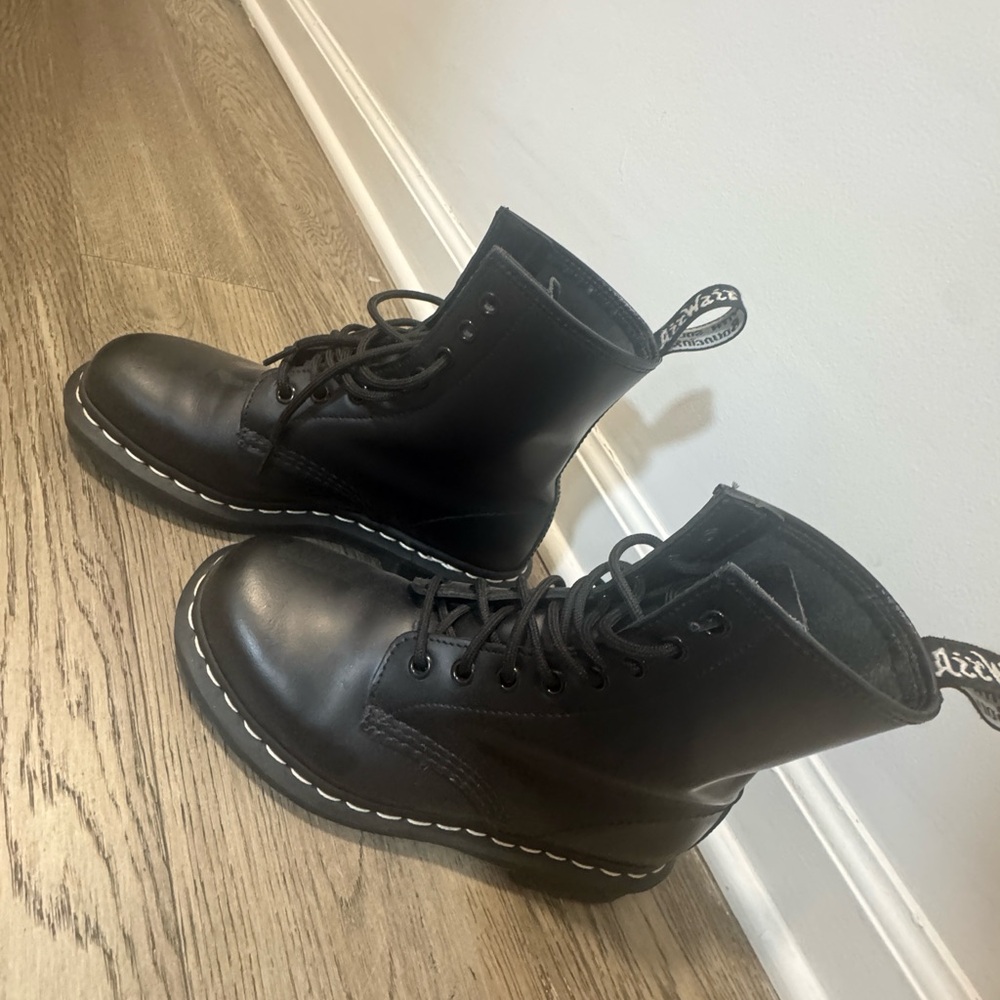 Women’s Dr. Martens - Picture 3 of 3